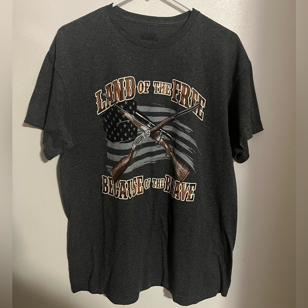 LIFESTYLE CLASSICS Land of‎ the Free Because of the Brave Graphic Tee Men's Sz L